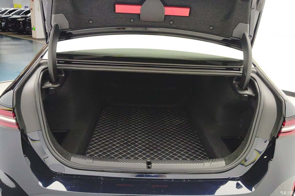 BMW 5 Series, 2024 4