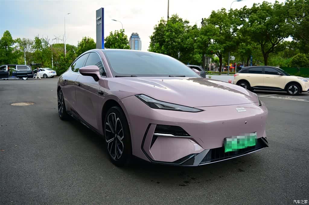 Geely E8, 2025 3