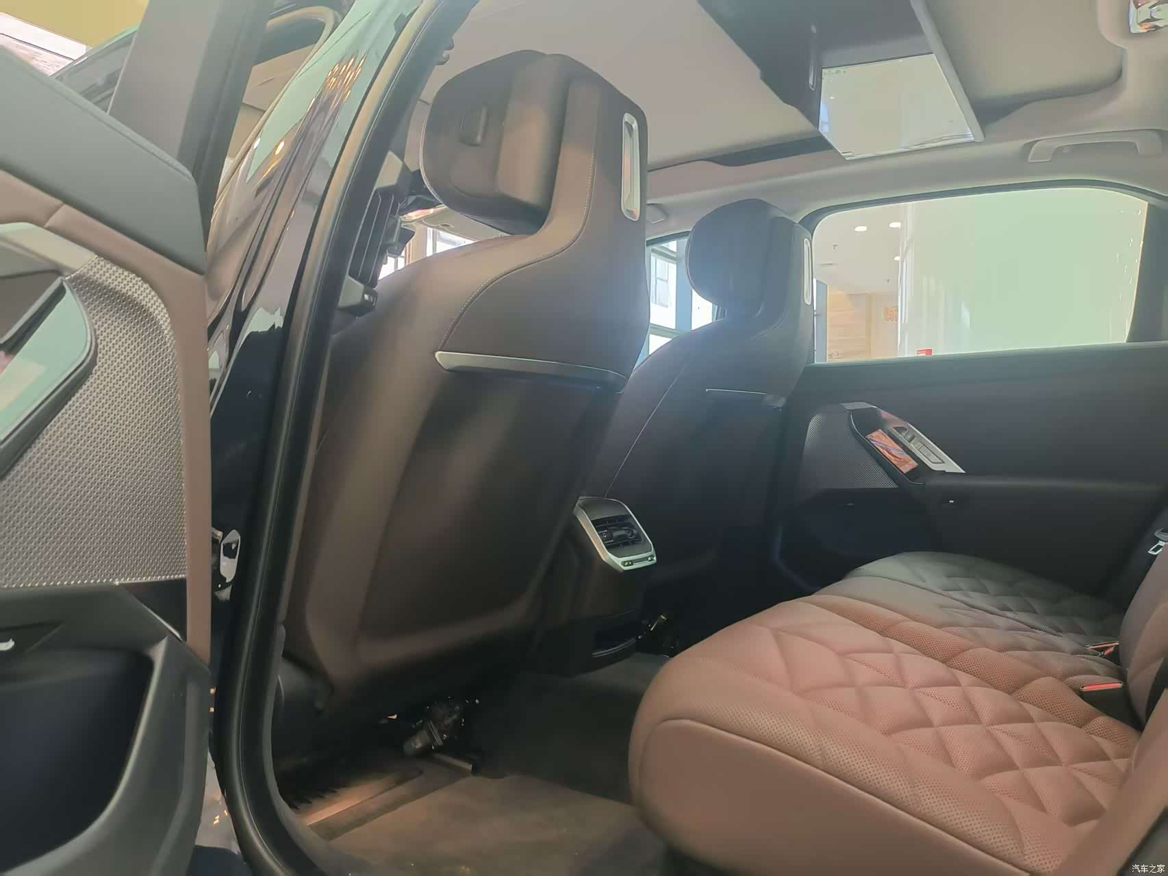 BMW i7, 2023 12