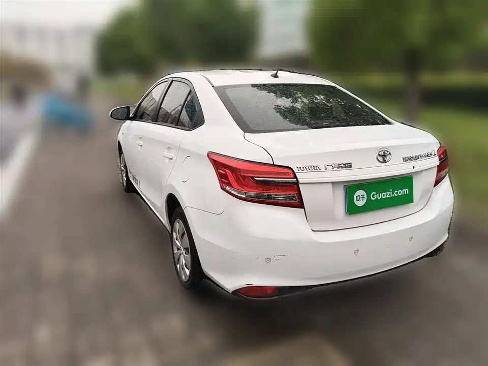 Toyota YARiS L to enjoy