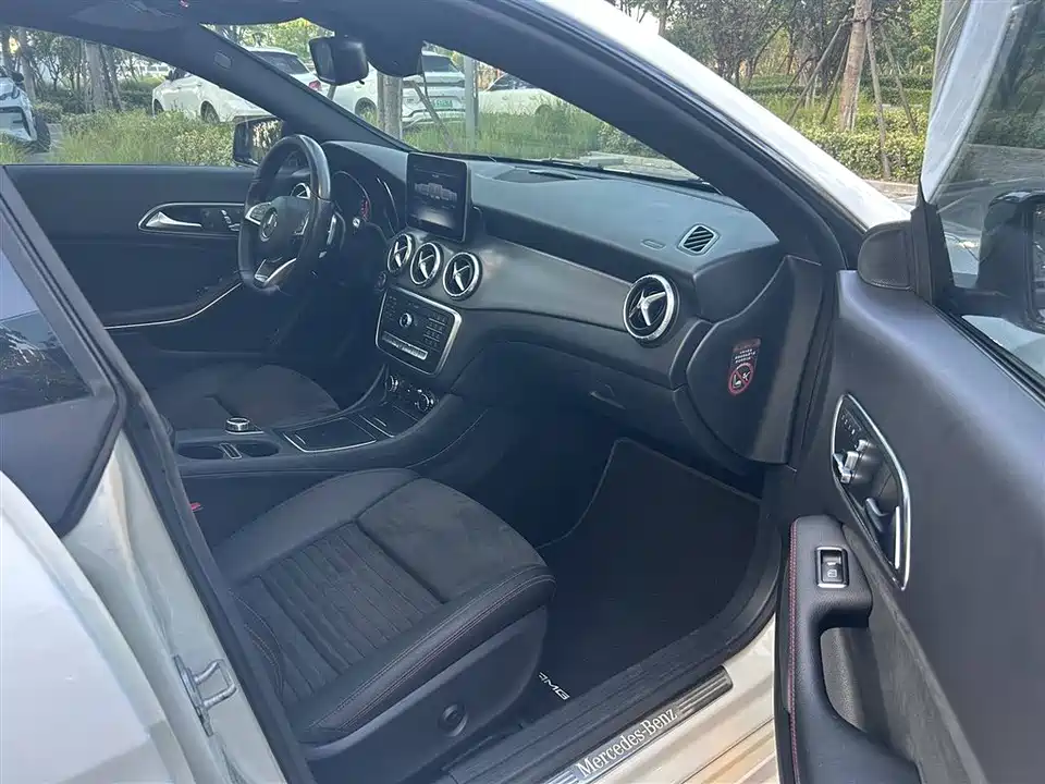 Mercedes-Benz CLA Mercedes-Benz CLA