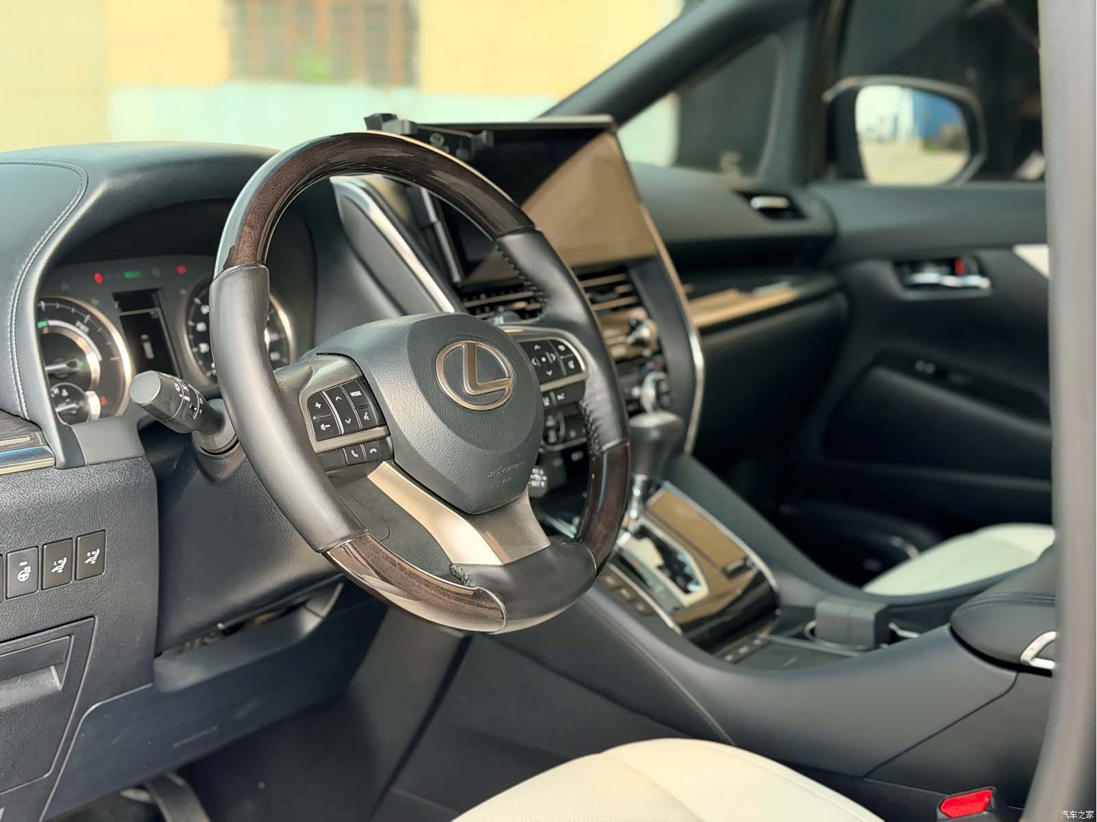 Lexus LM, 2021 18