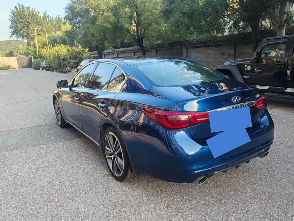 Infiniti Q50L
