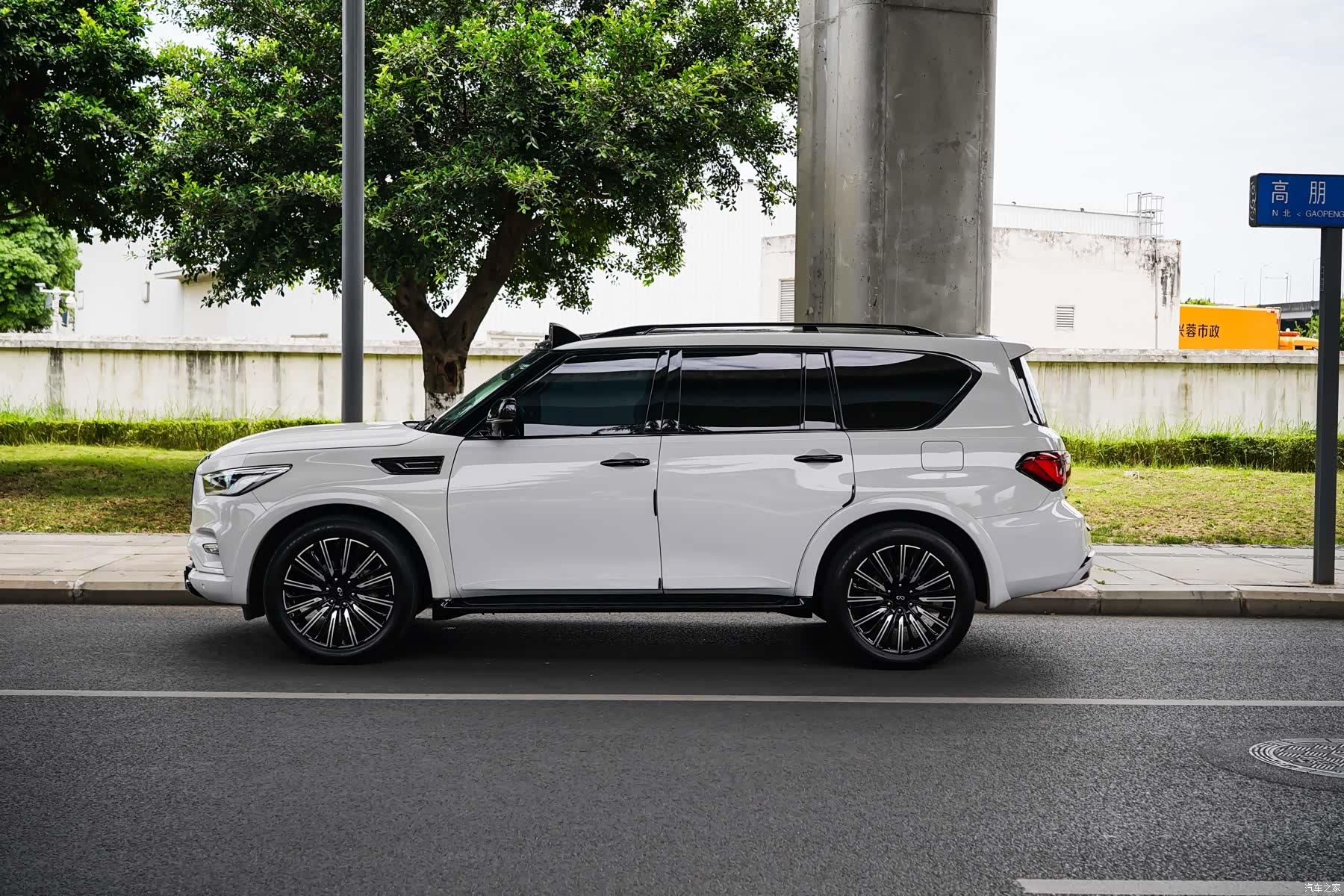 Infiniti QX80, 2016 2