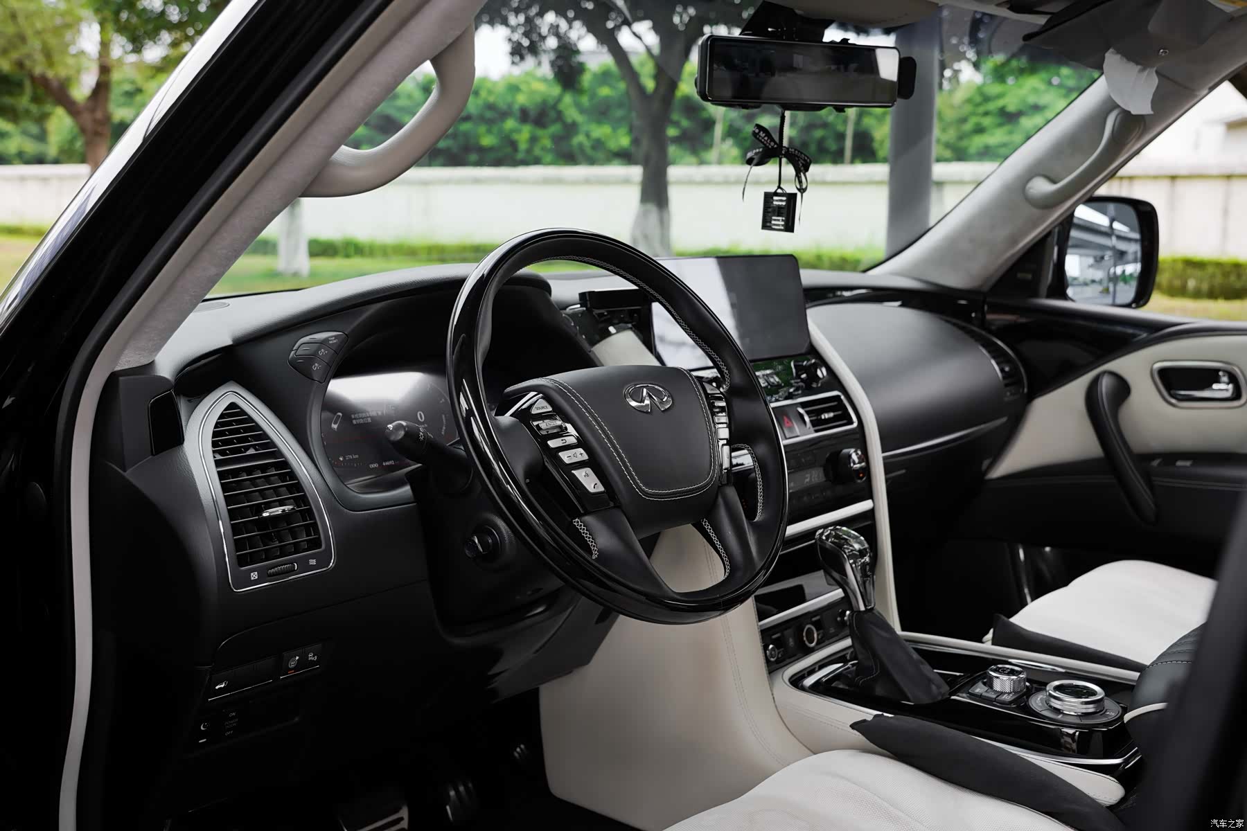 Infiniti QX80, 2016 13
