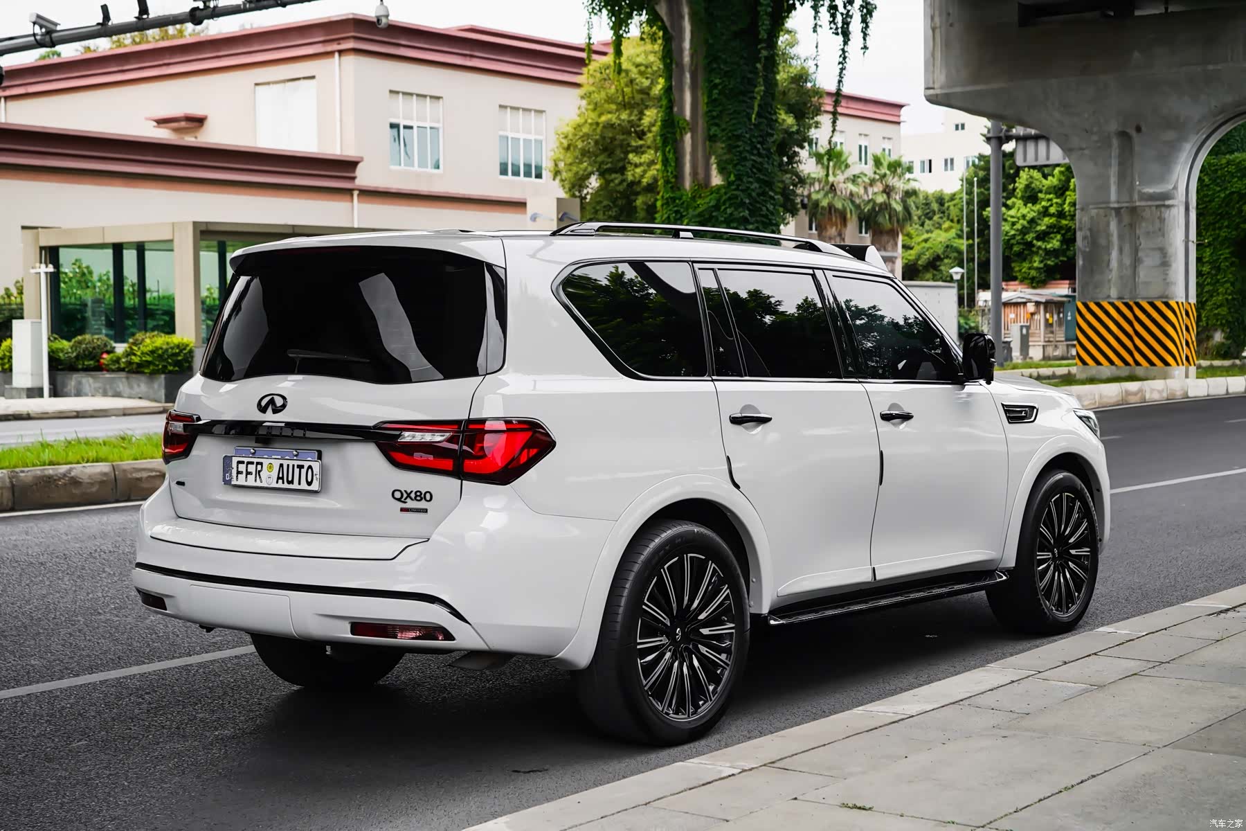 Infiniti QX80, 2016 20