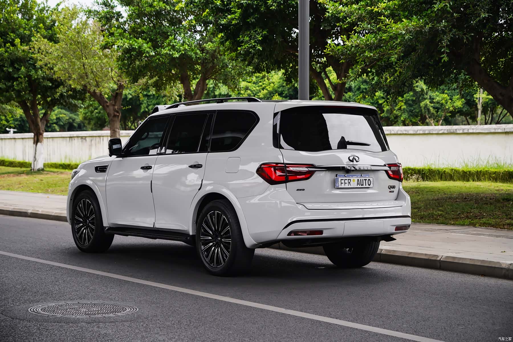 Infiniti QX80, 2016 3