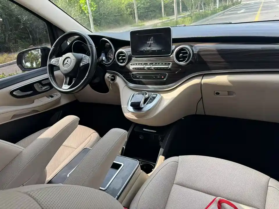 Mercedes-Benz V-class