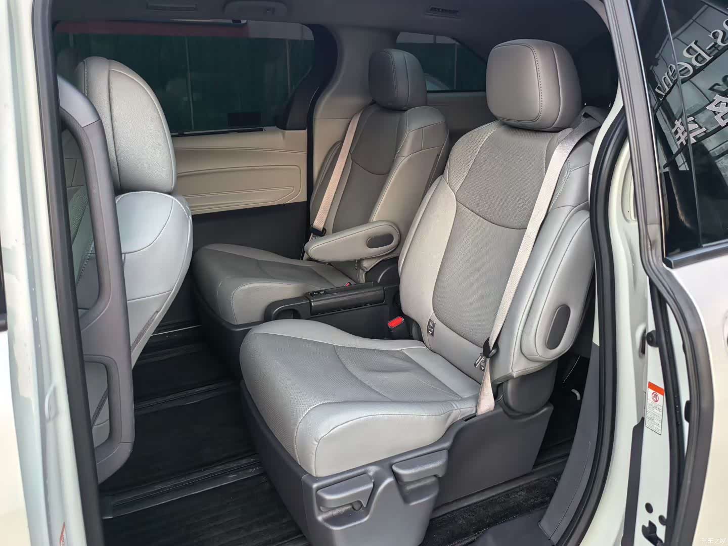 Toyota Granvia, 2023 8