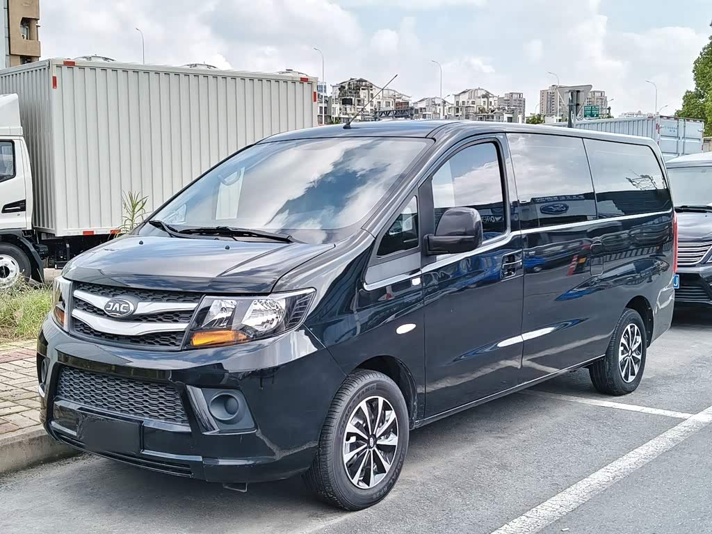 JAC RefineM3 M3 2023 PLUS 1.5T 5/7 мест