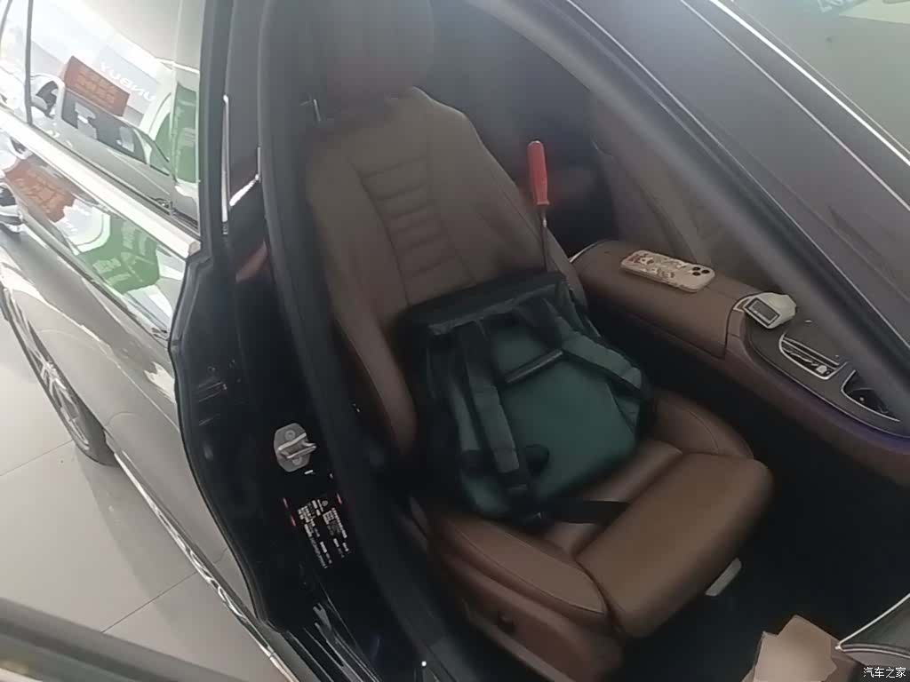 Mercedes-Benz E-Class, 2023 25