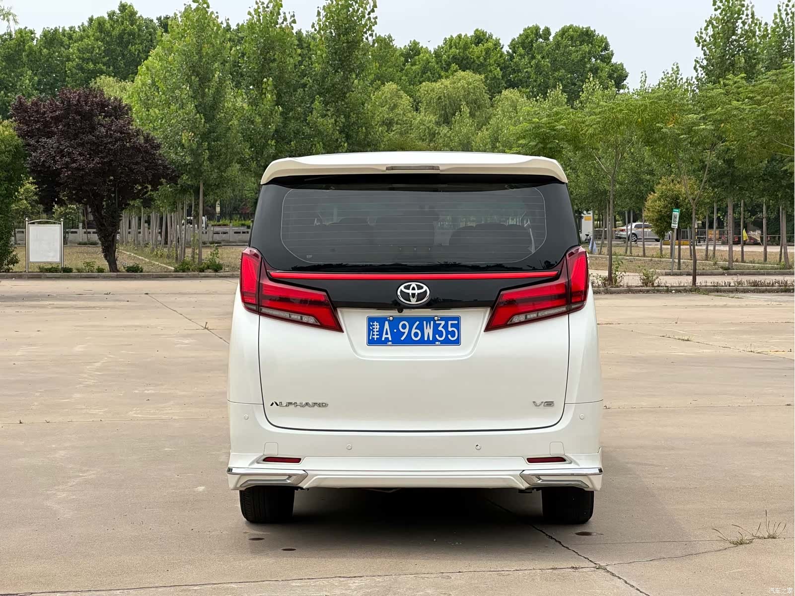 Toyota Alphard, 2011 все фото
