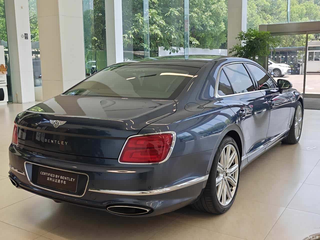 Bentley Flying Spur, 2022 6