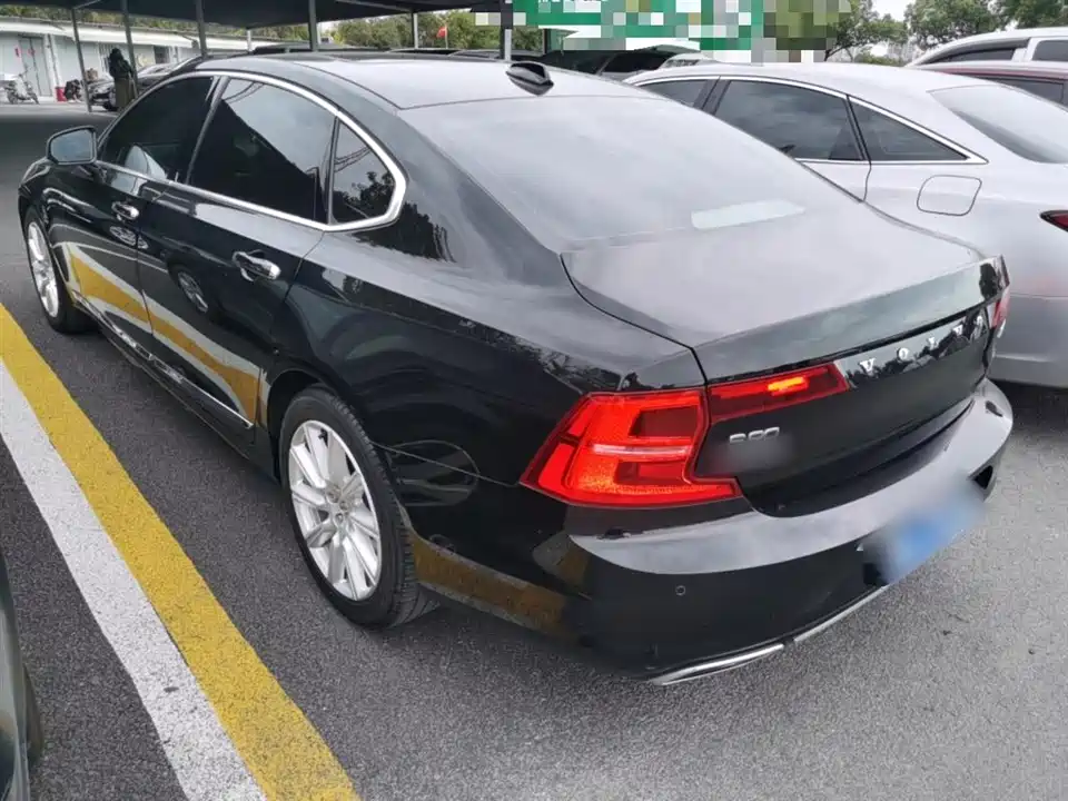 Volvo S90