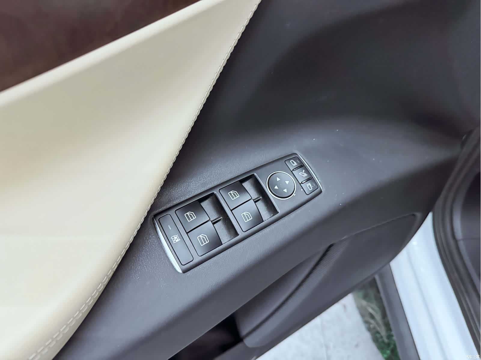 Tesla Model X, 2017 23