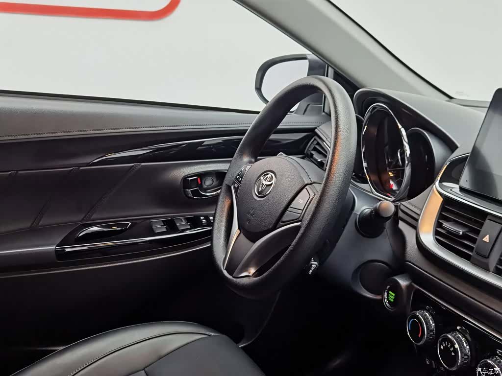 Toyota YARiS L, 2021 22