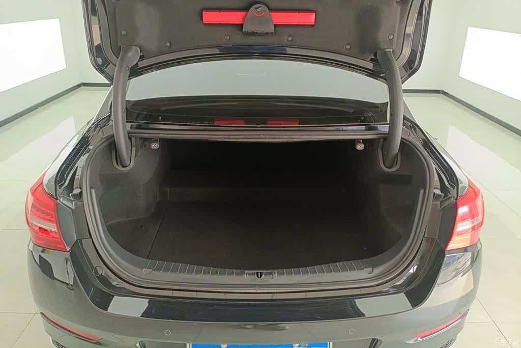 Hongqi H5, 2021 4