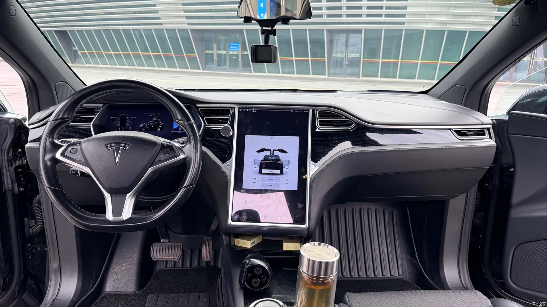 Tesla Model X, 2017 9