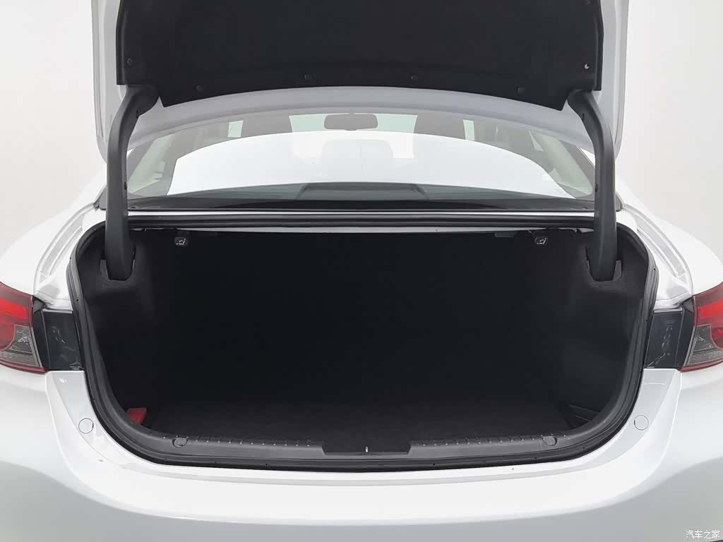 Mazda Atenza, 2017 16