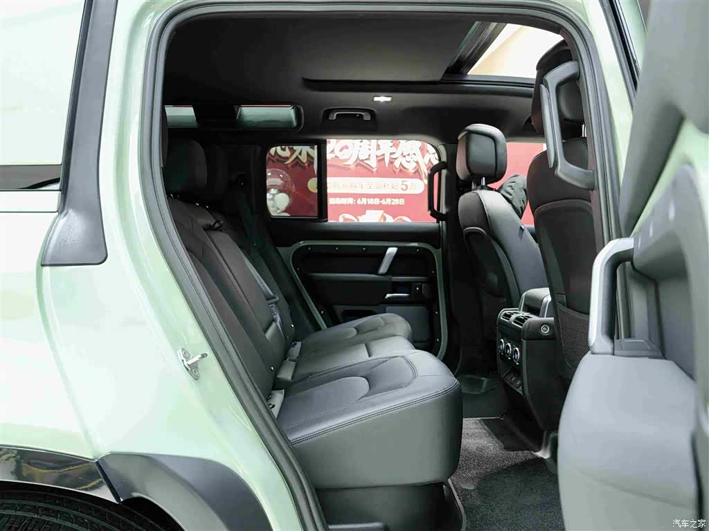 Land Rover Defender, 2023 13