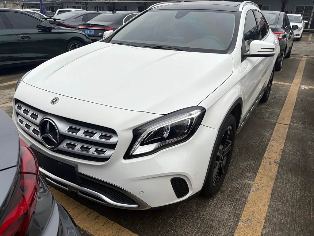 Mercedes-Benz GLA 2018 GLA 200 Fashion