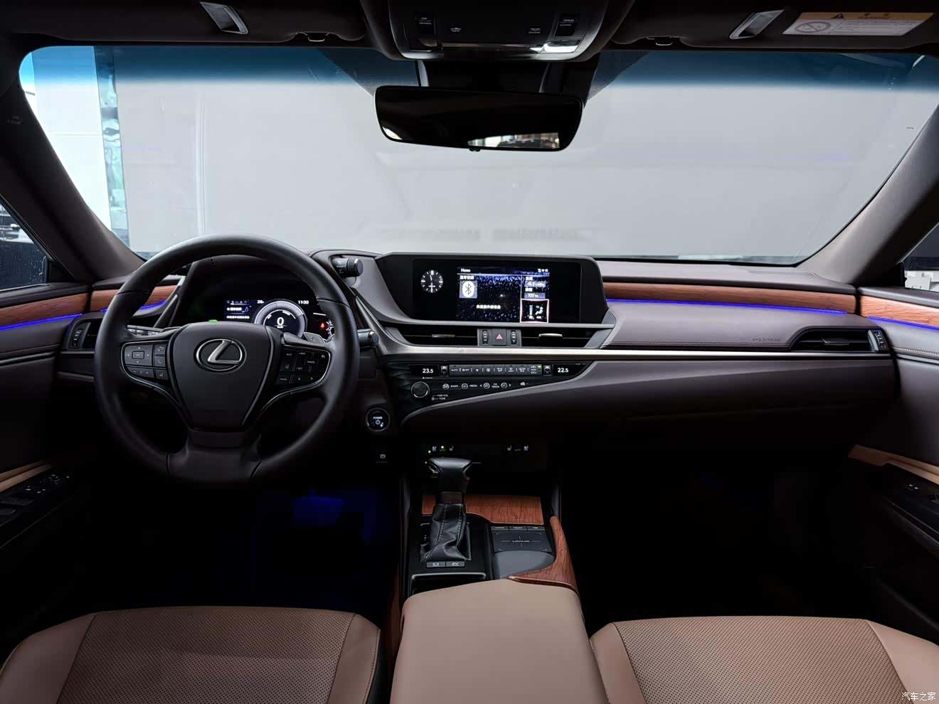 Lexus ES, 2019 11