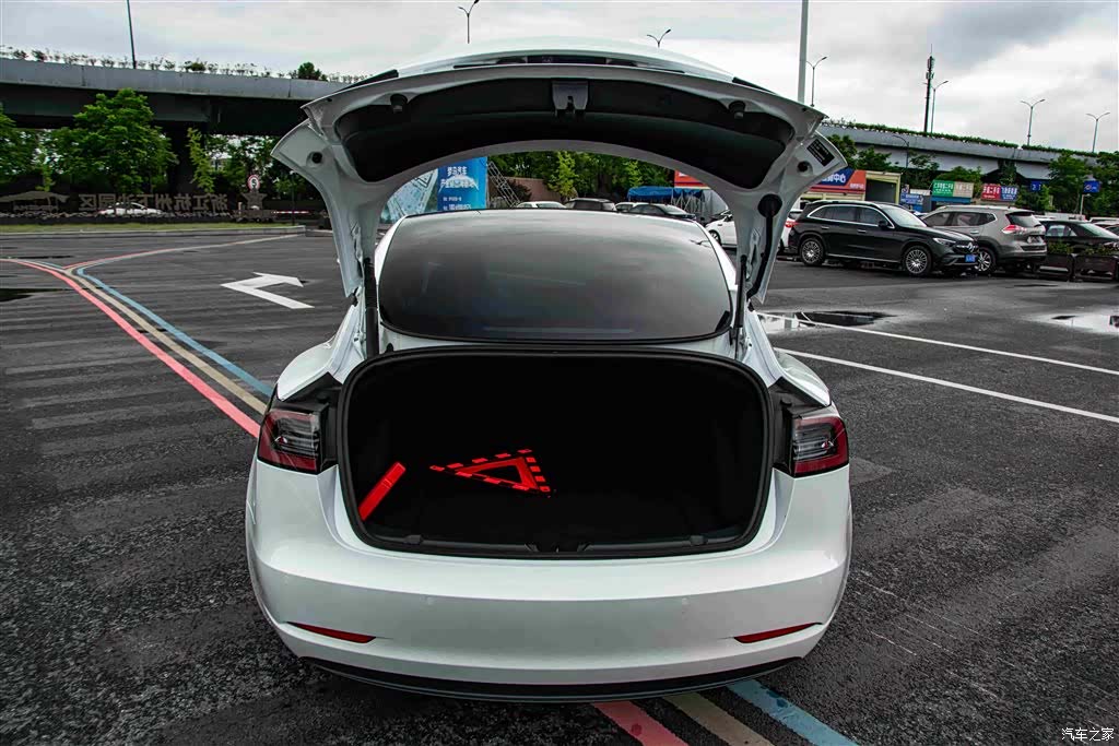 Tesla Model 3, 2022 9