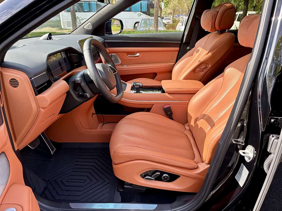 AITO Ask the world M7