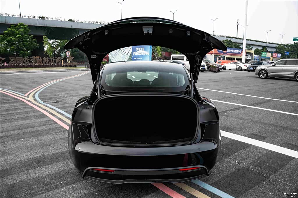 Tesla Model 3, 2024 9