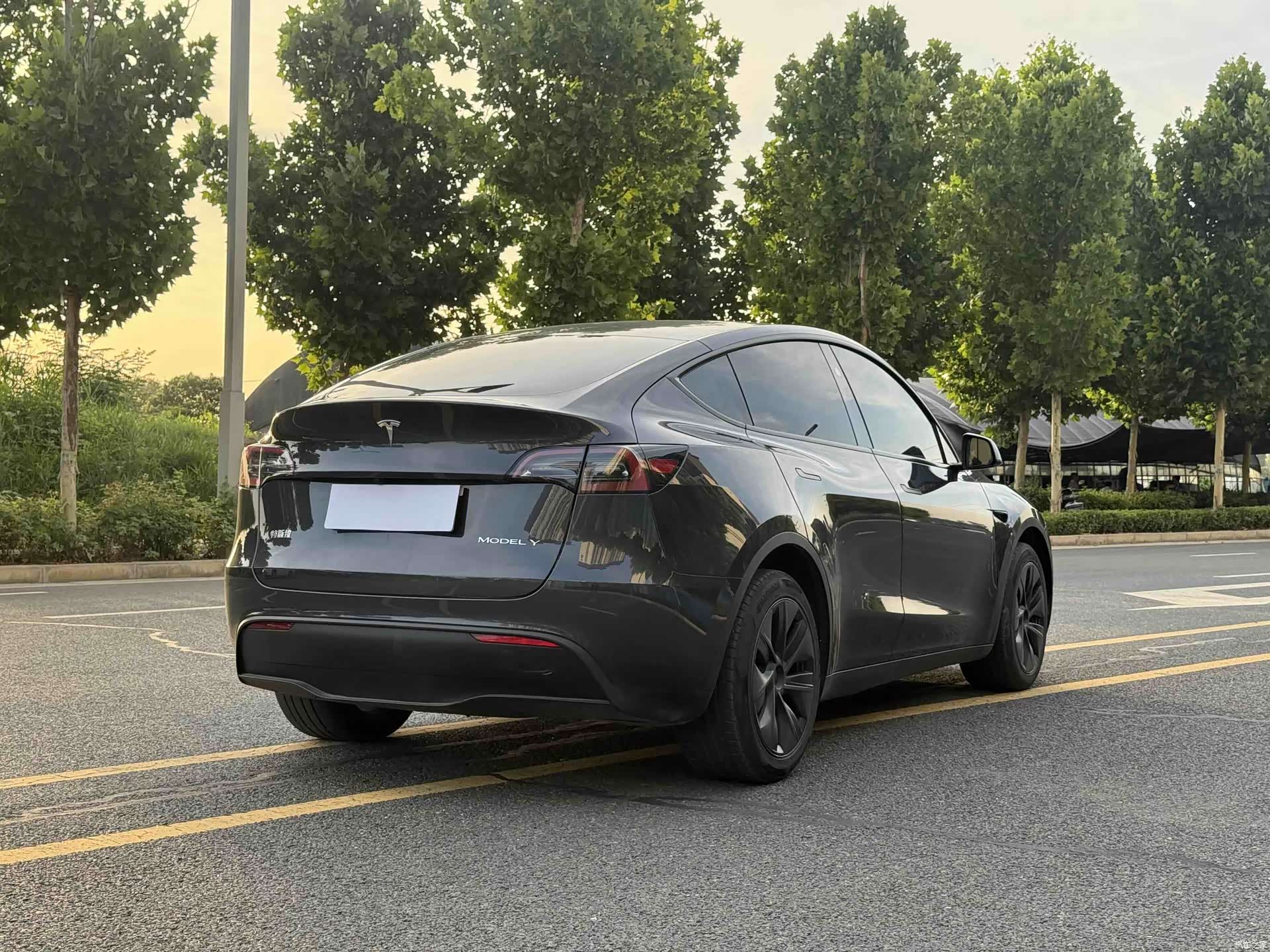 Tesla Model Y, 2024 7