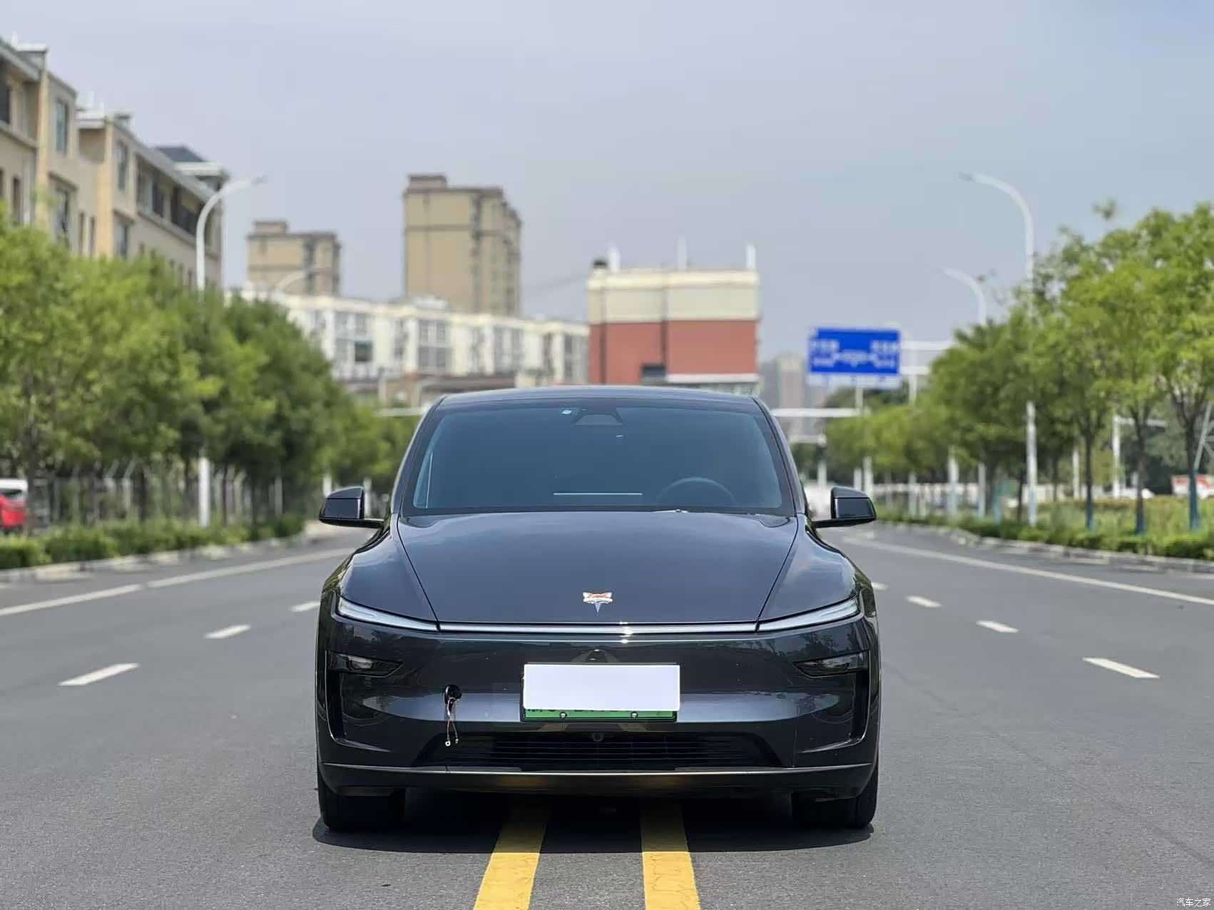 Tesla Model Y, 2025 2