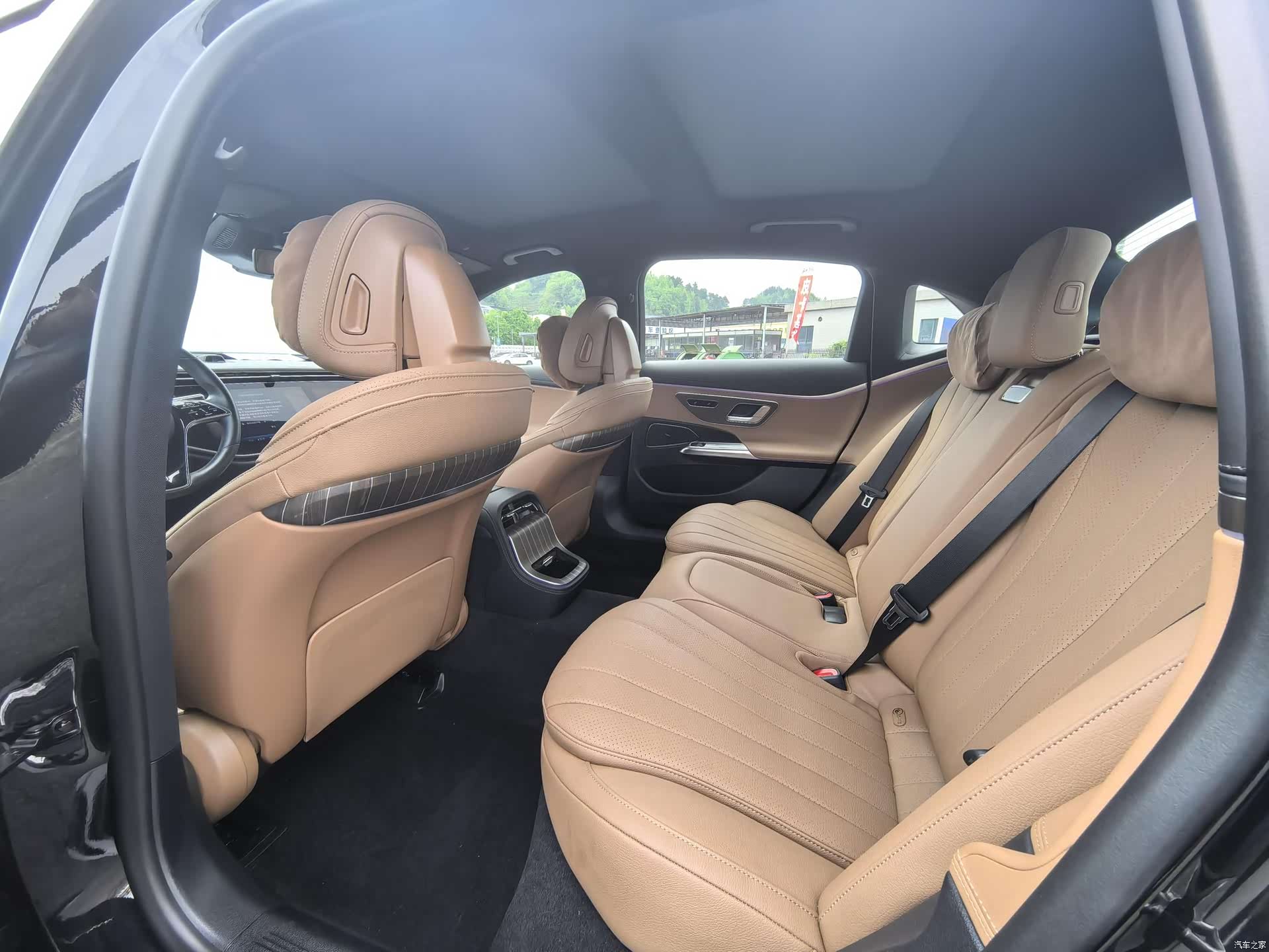 Mercedes-Benz E-Class, 2024 7