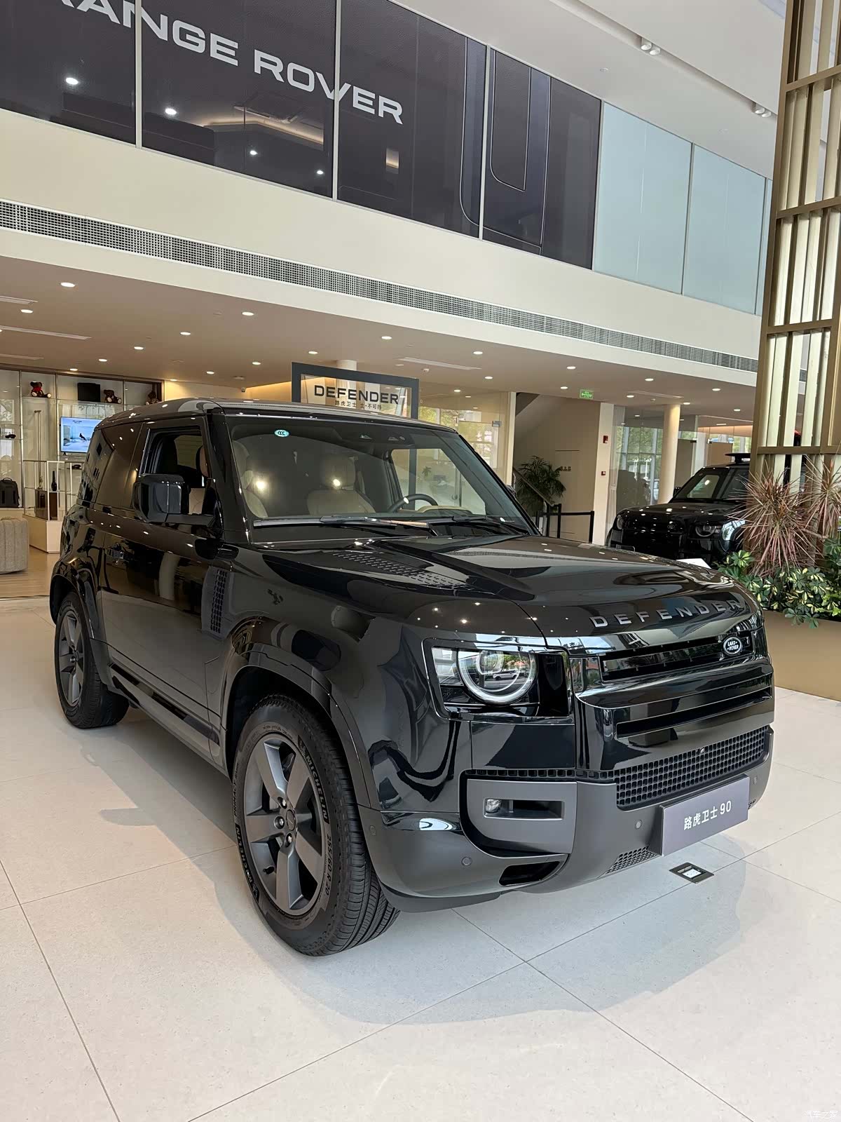 Land Rover Defender, 2025 2