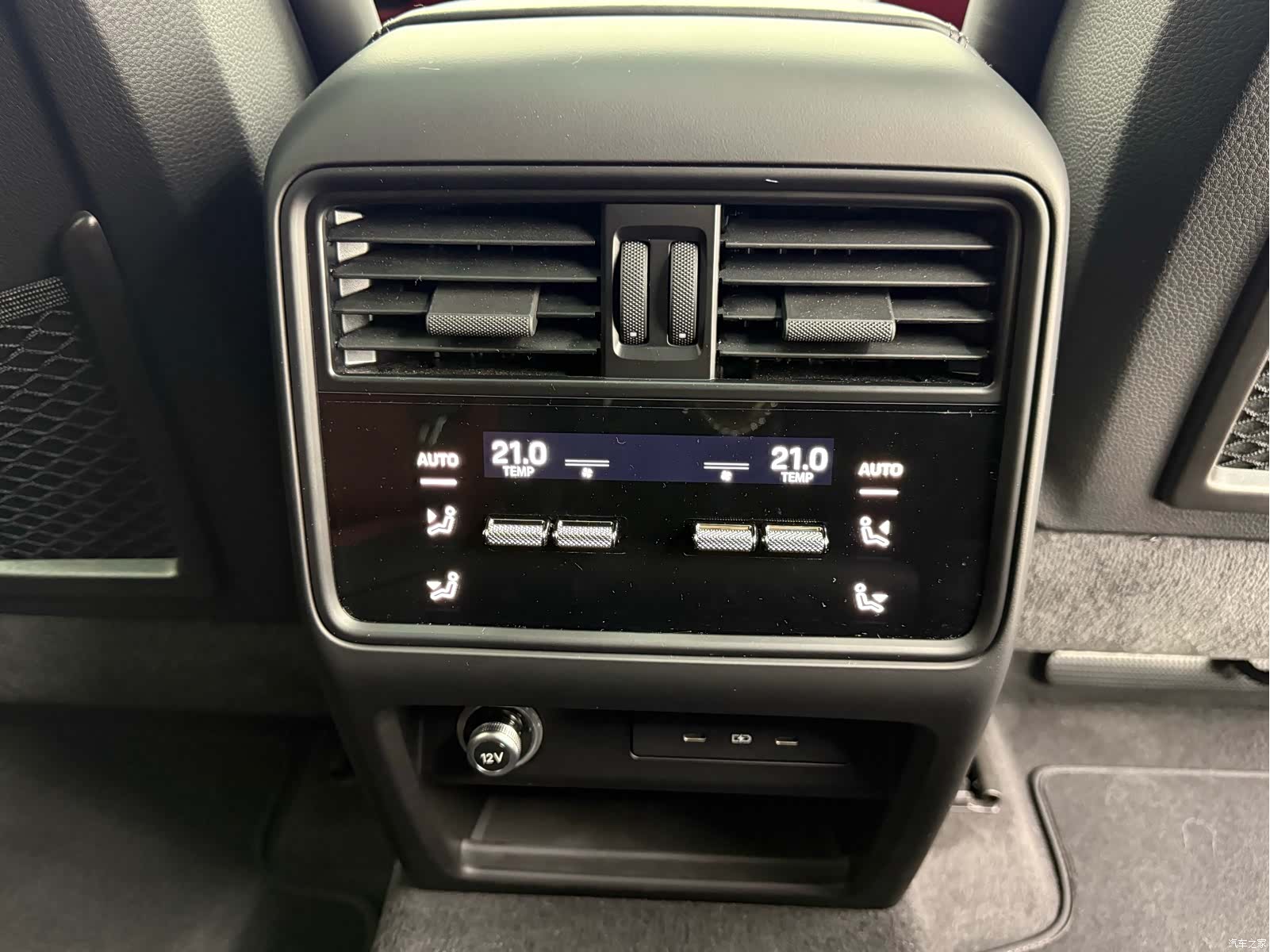 Porsche Cayenne, 2025 25
