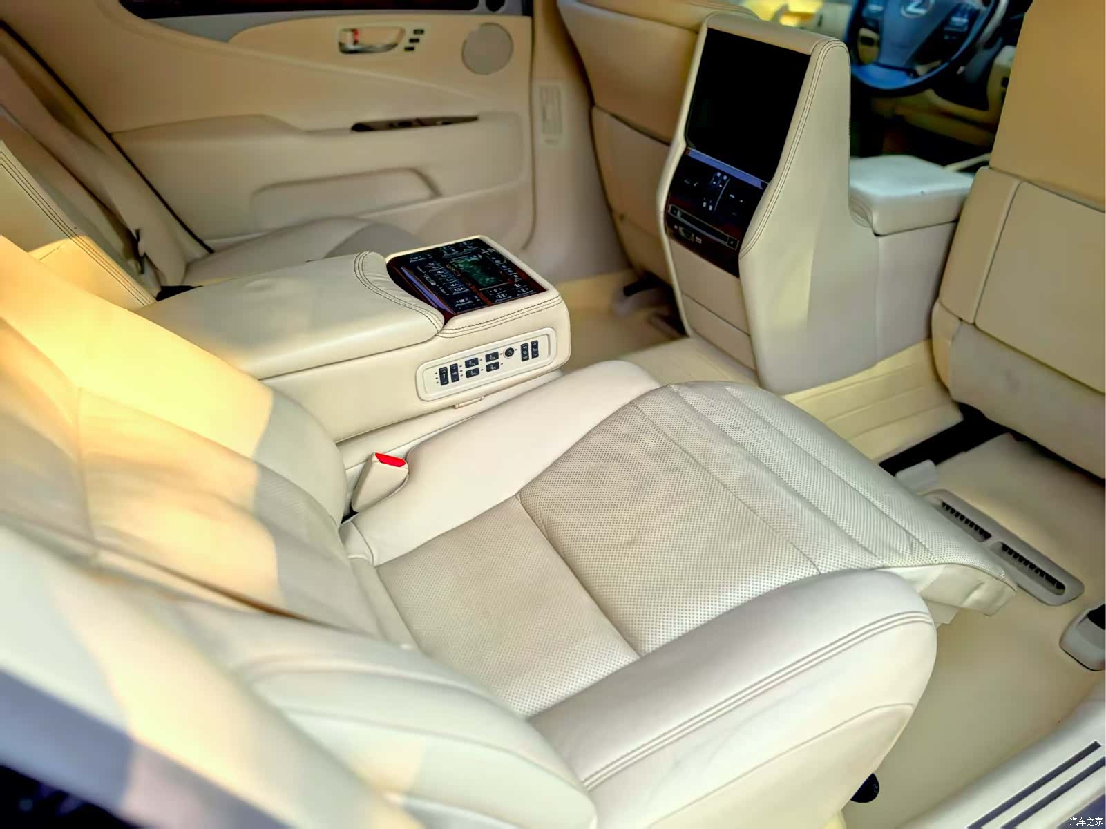 Lexus LS, 2014 16