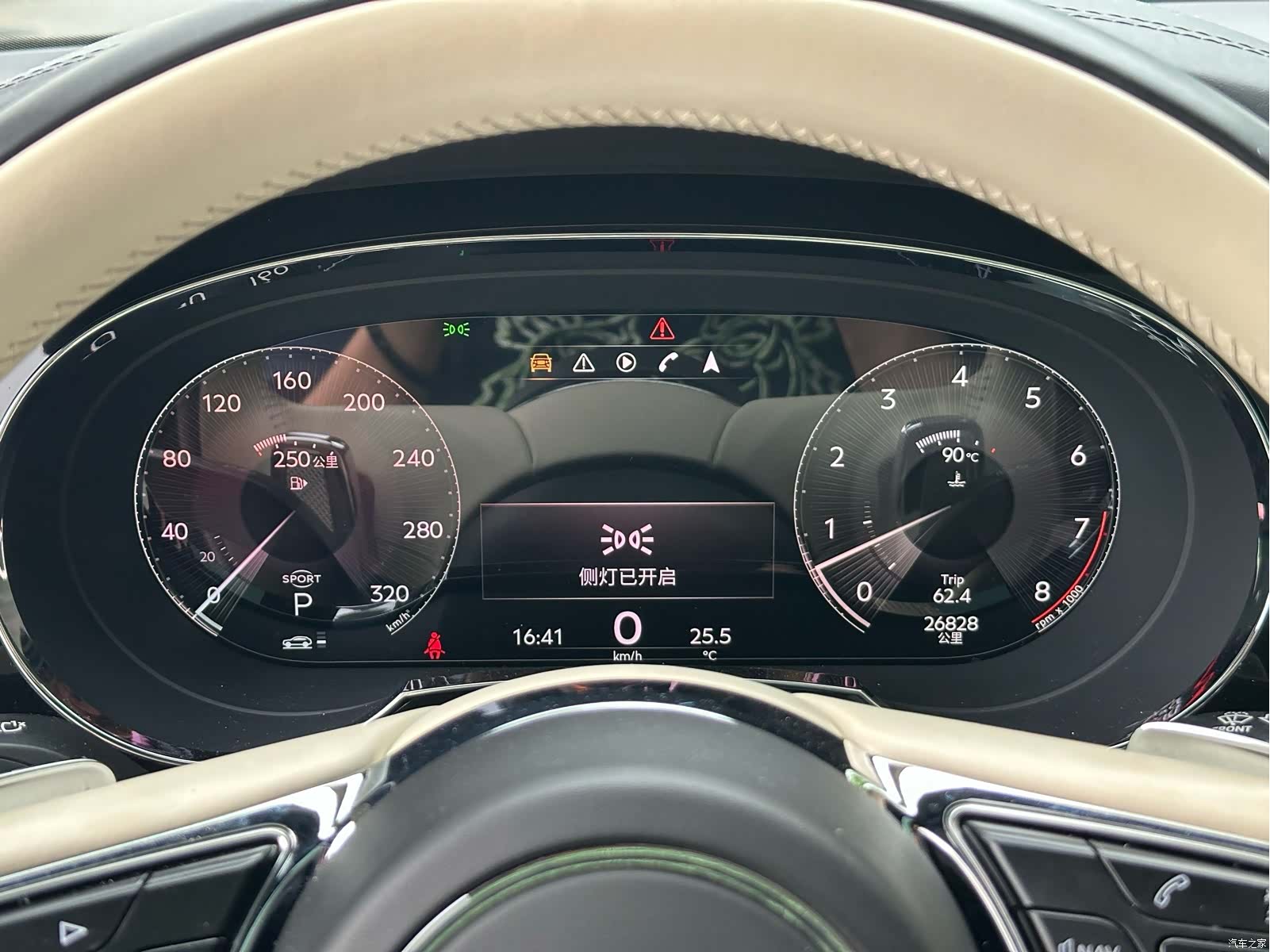 Bentley Bentayga, 2023 22