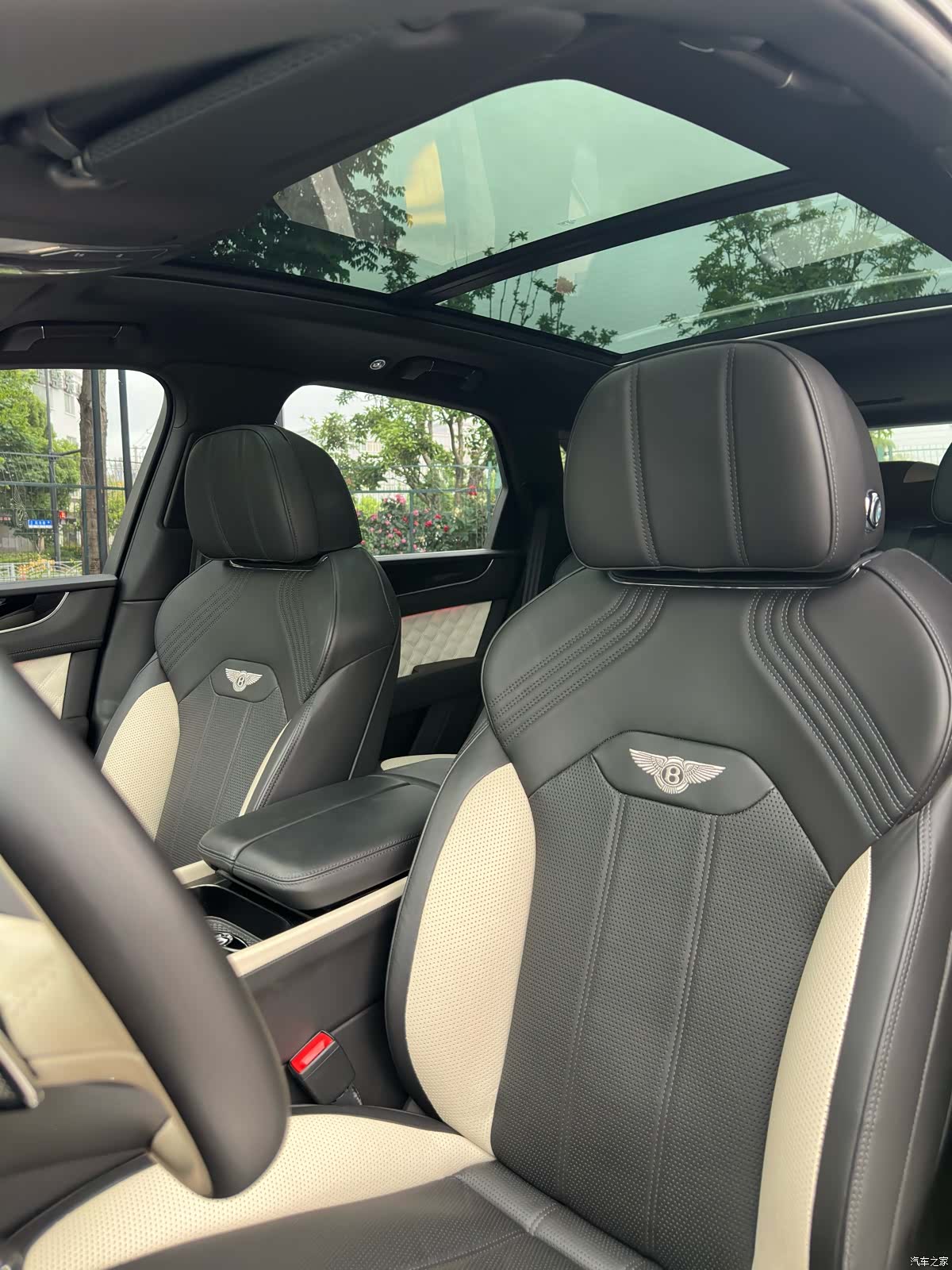 Bentley Bentayga, 2023 25
