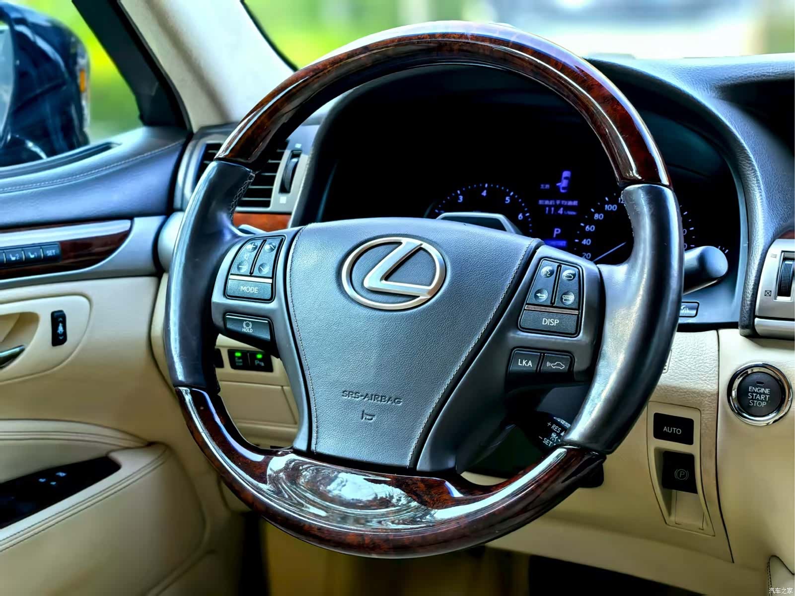 Lexus LS, 2014 11