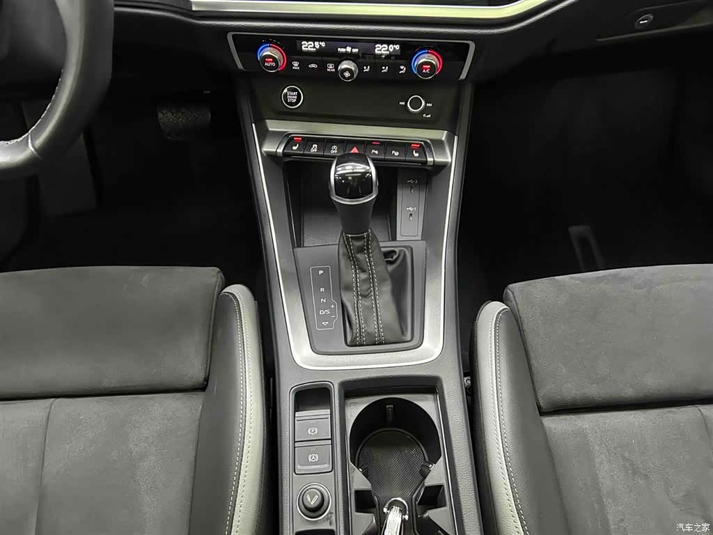 Audi Q3, 2022 все фото
