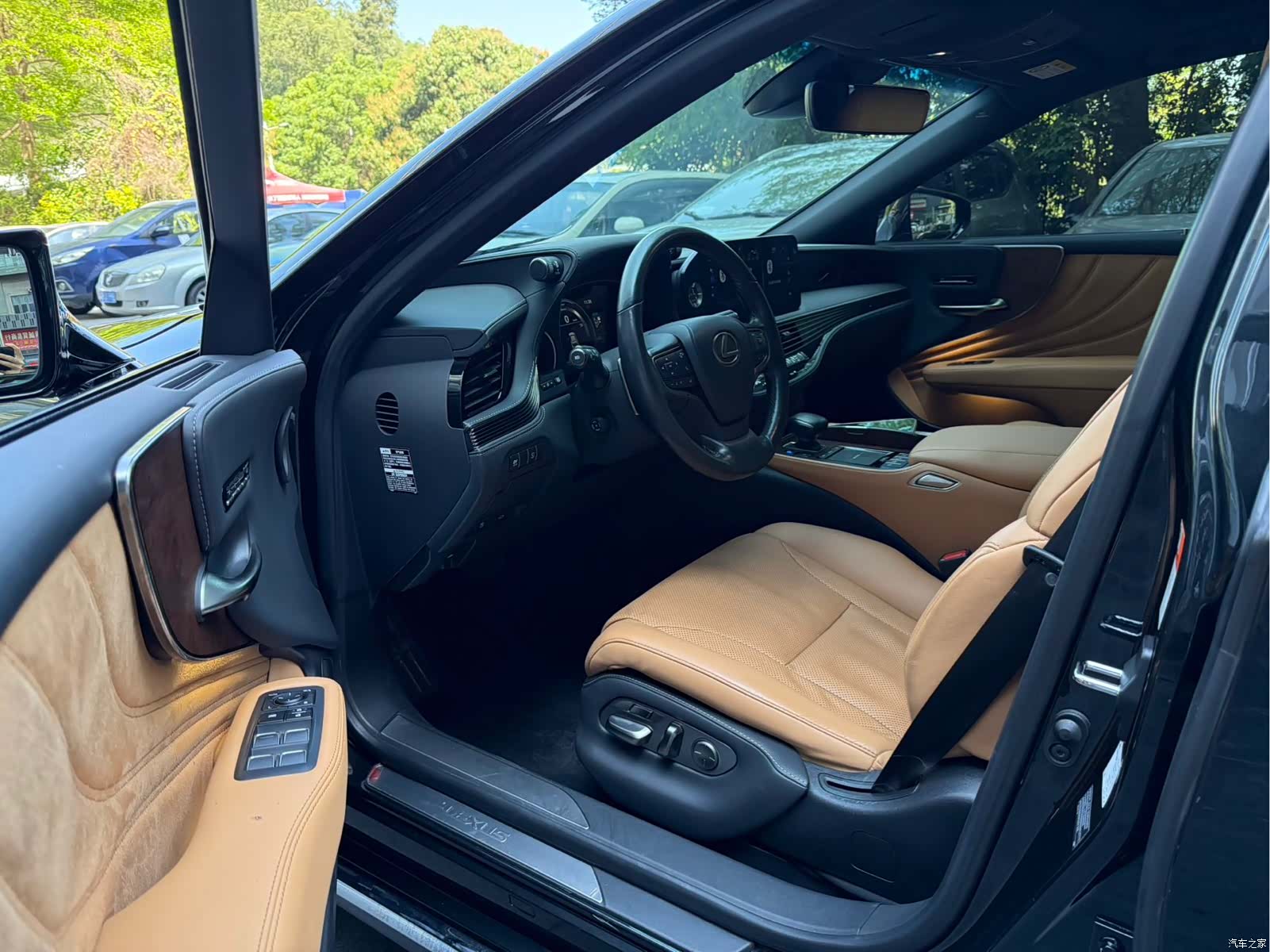Lexus LS, 2021 4