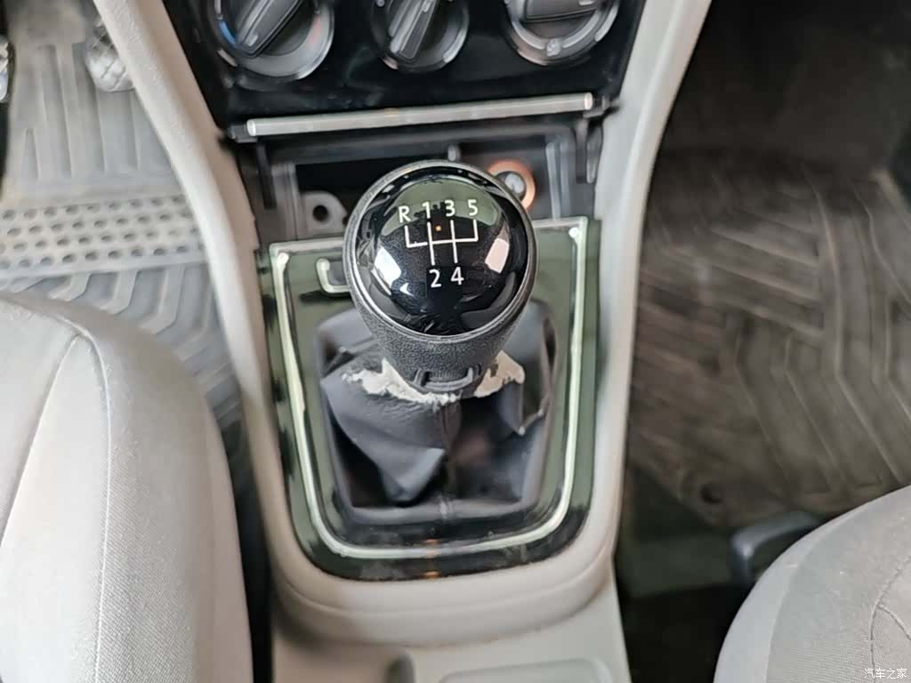 Volkswagen Bora, 2015 14