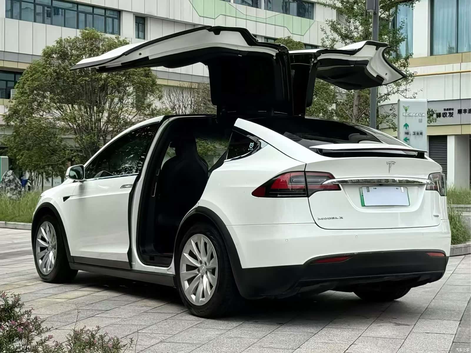 Tesla Model X, 2017 7