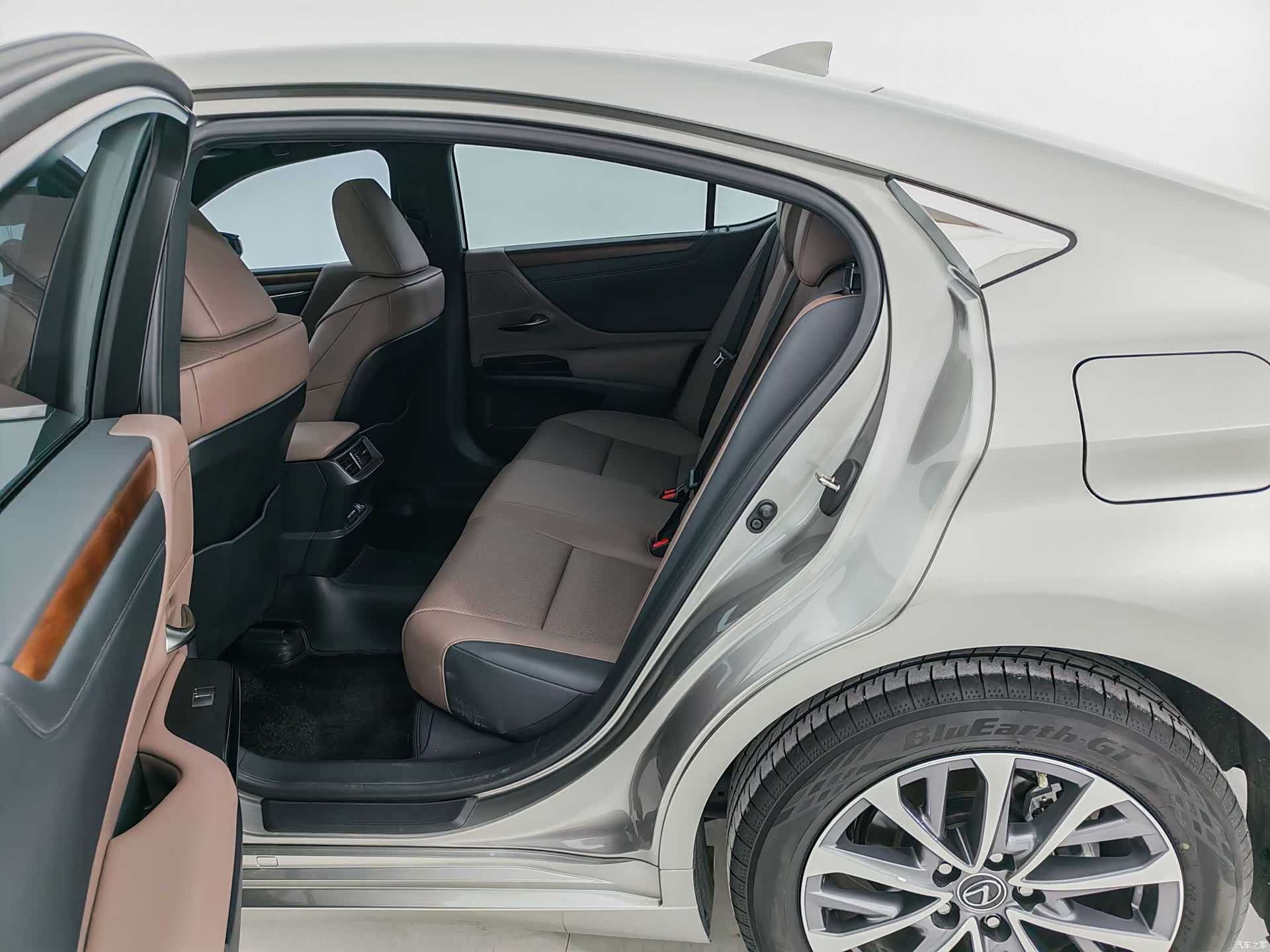 Lexus ES, 2024 13