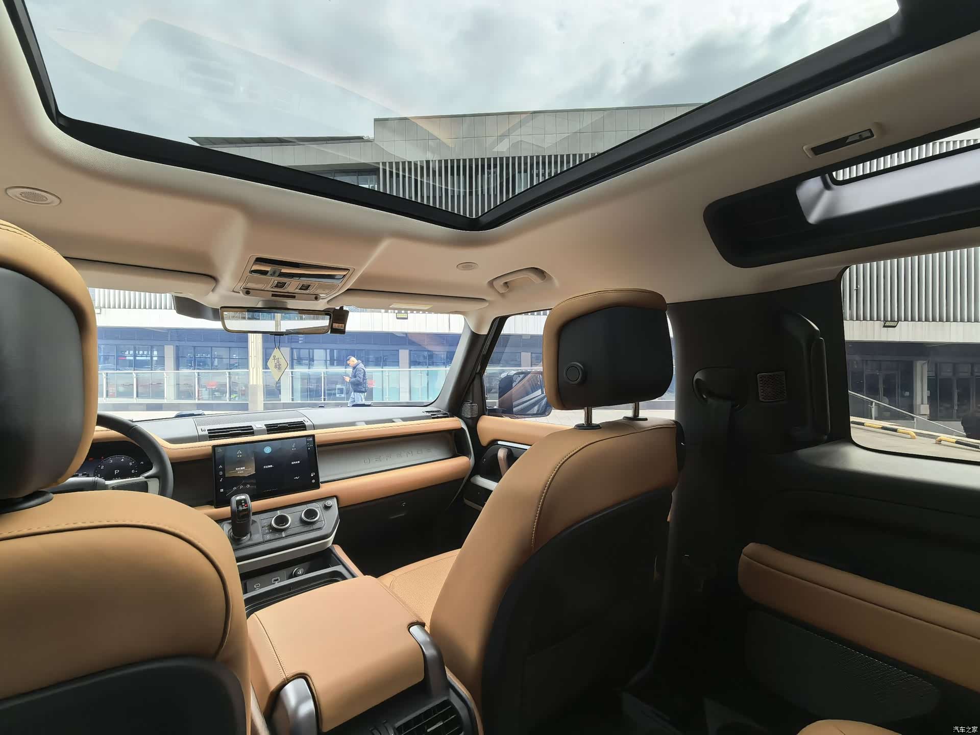 Land Rover Defender, 2024 12