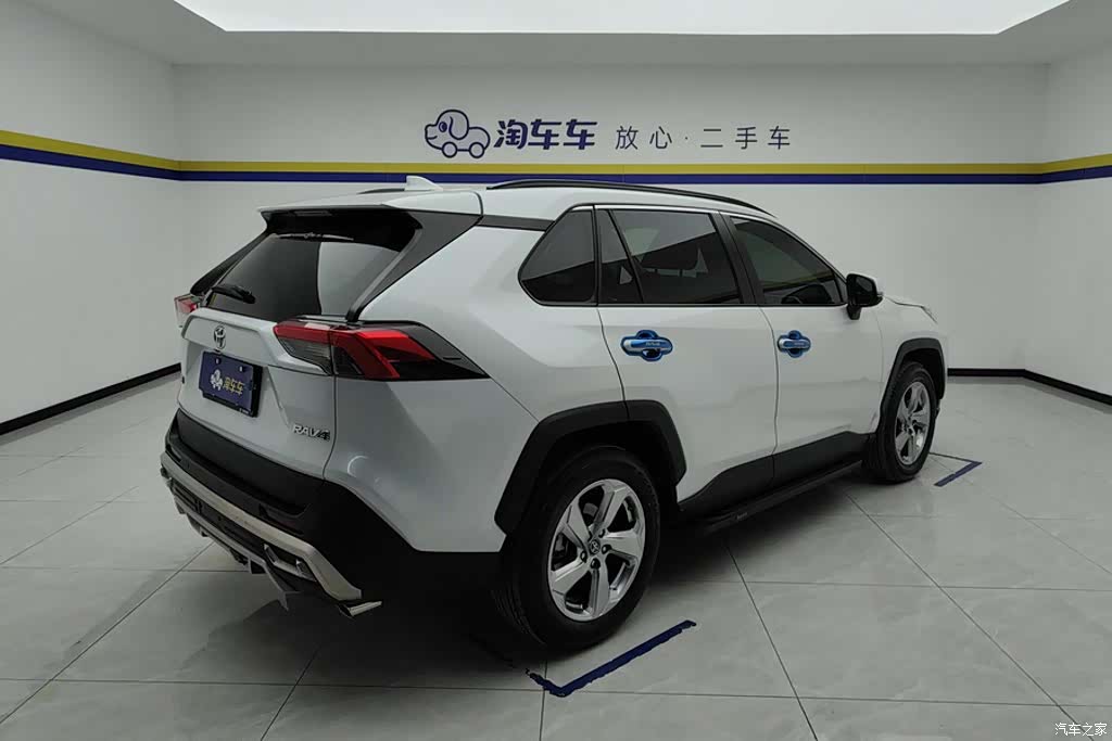 Toyota RAV4, 2023 3