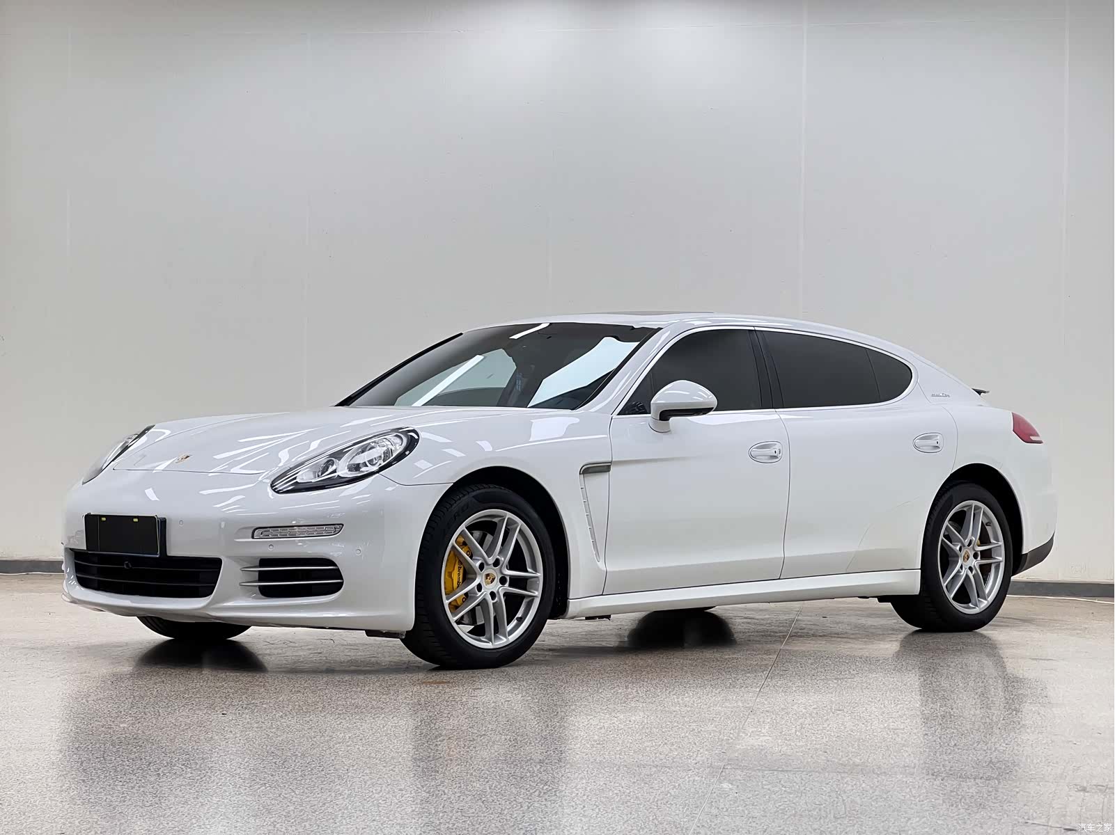 Porsche Panamera, 2015 1