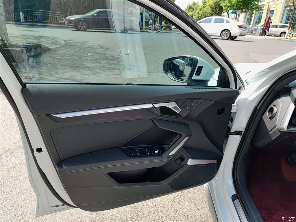 Audi Flying Spur, 2025 6