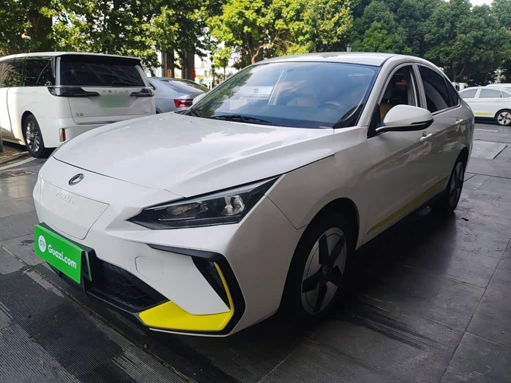 Dongfeng E70