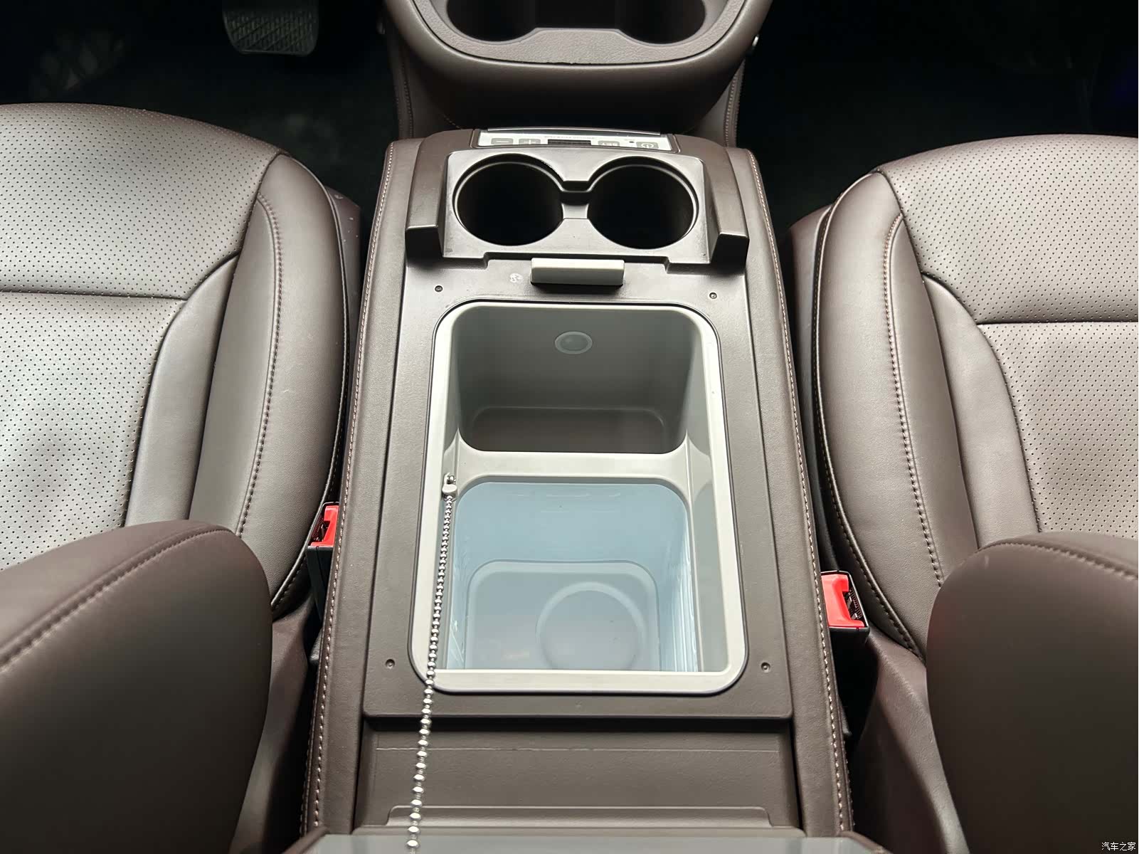 Mercedes-Benz 7, 2023 9