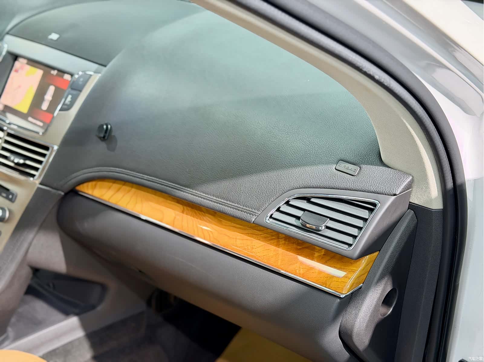 Lincoln MKT, 2011 13
